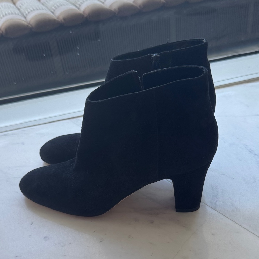 Manolo Blahnik Classic Black Ankle suede Booties shoes boots sz 40 $1250